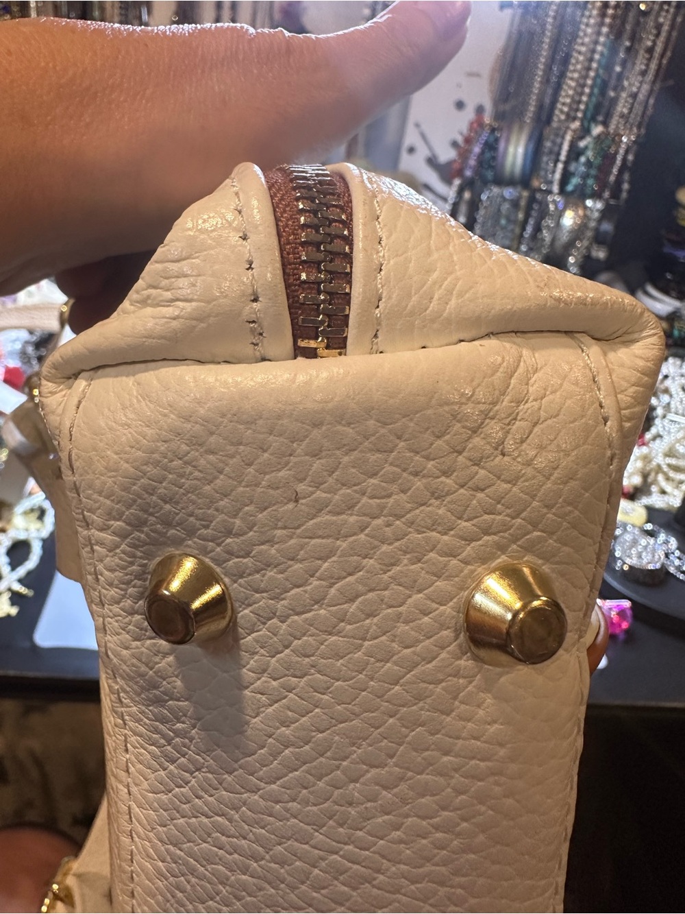 Valentina Italian Leather Cream and Cognac Shoulder Bag/ Backpack - Picture 5 of 10